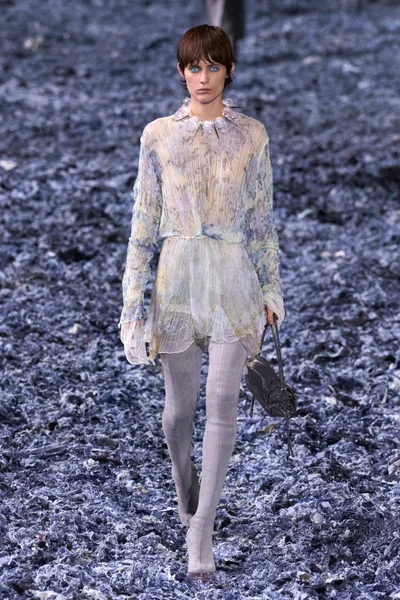 Look 32